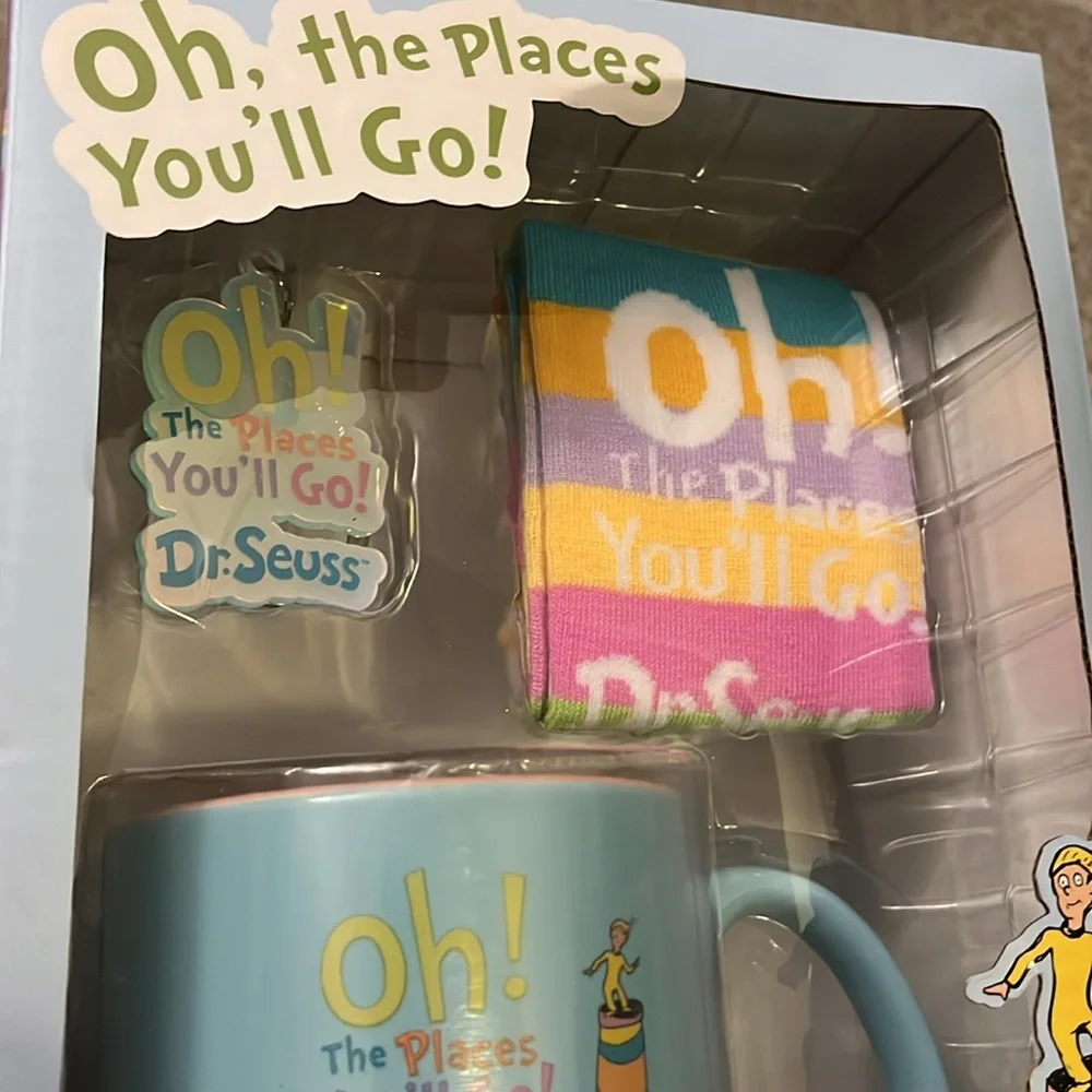 NEW Dr. Suess Oh The Places You’ll Go Mug, Socks and Keychain Boxed Set - Picture 3 of 9